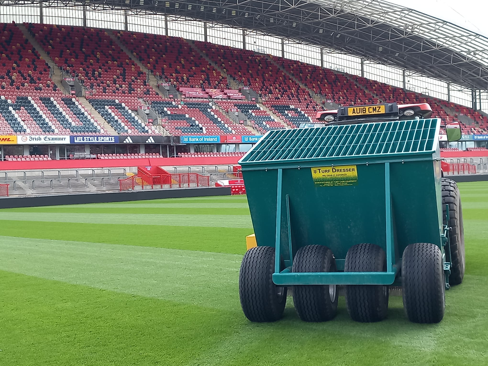 Turf Dresser Top Dresser - Thomand Park, Limerick